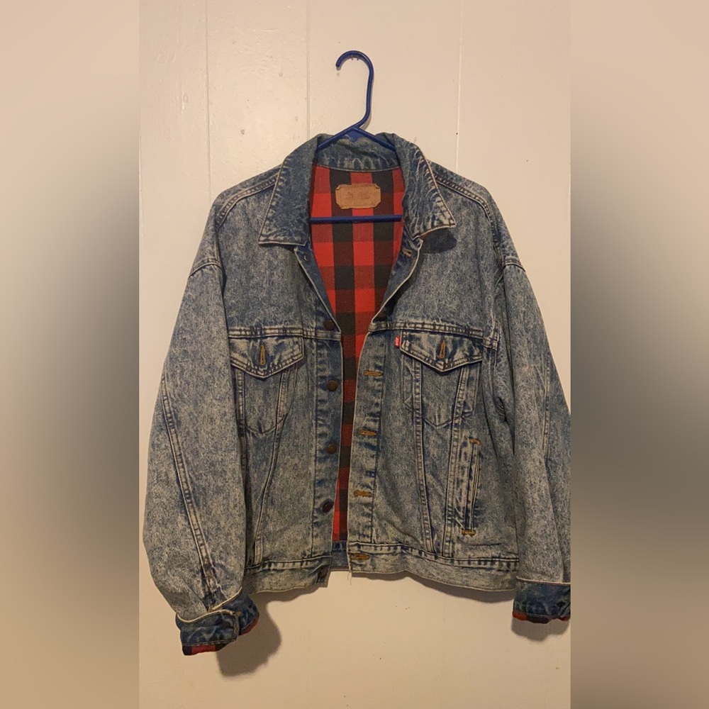 Vintage Levi jean jacket with red plaid Liner 😻